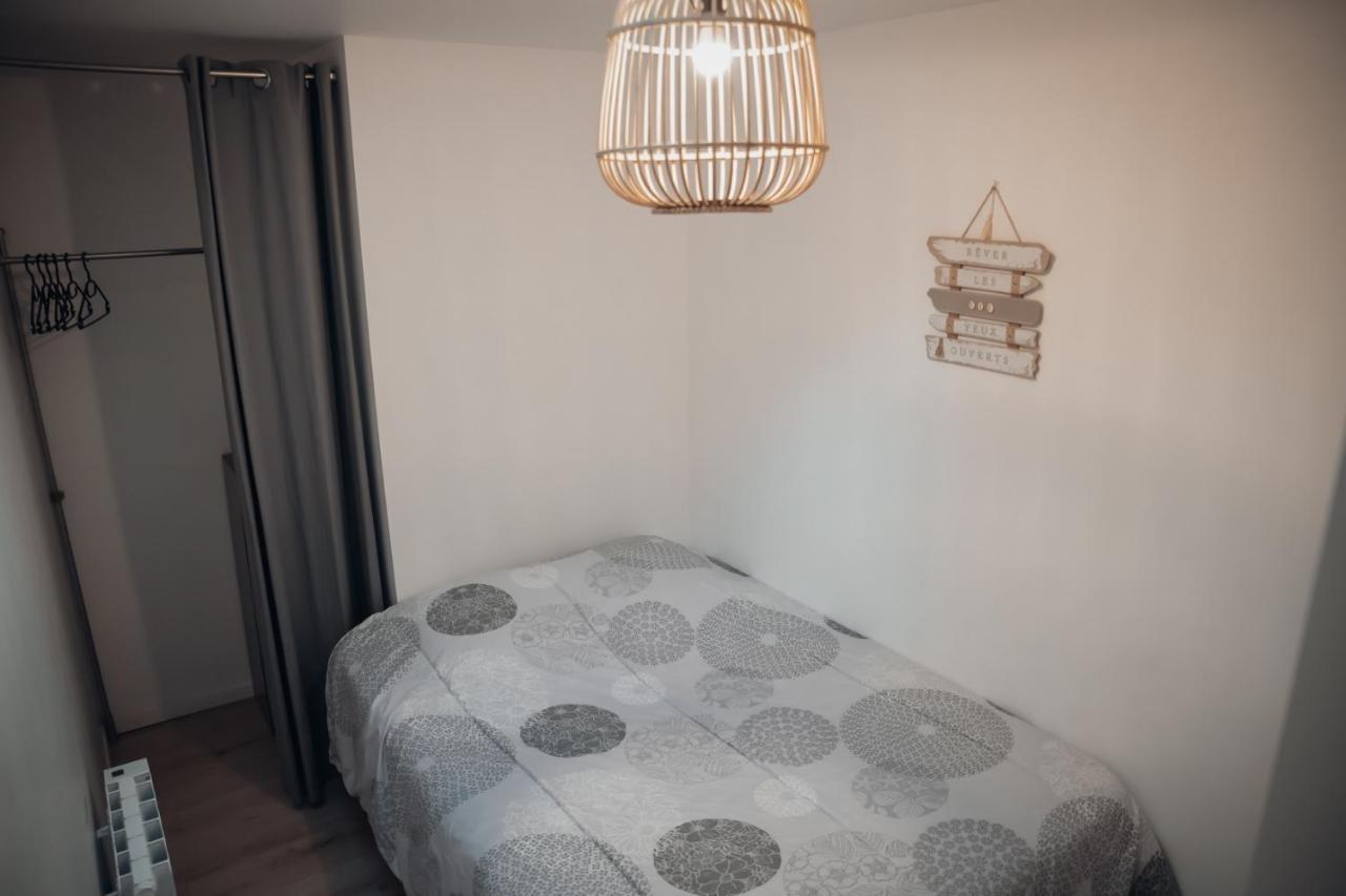 Superbe Appartement Avec Terrasse Au Calme Ernee Exterior photo