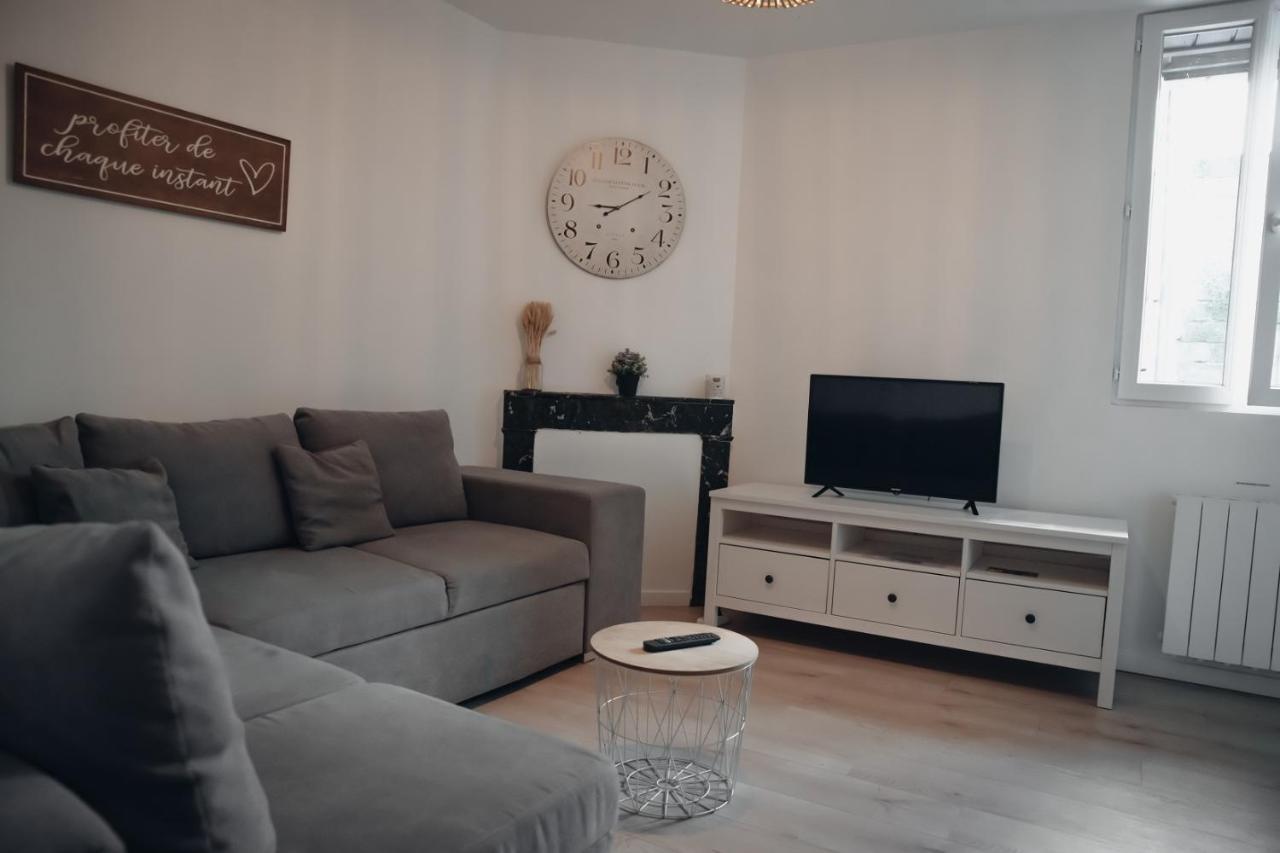 Superbe Appartement Avec Terrasse Au Calme Ernee Exterior photo