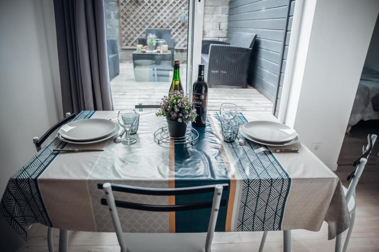 Superbe Appartement Avec Terrasse Au Calme Ernee Exterior photo