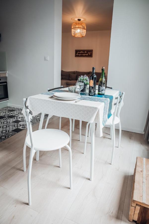 Superbe Appartement Avec Terrasse Au Calme Ernee Exterior photo