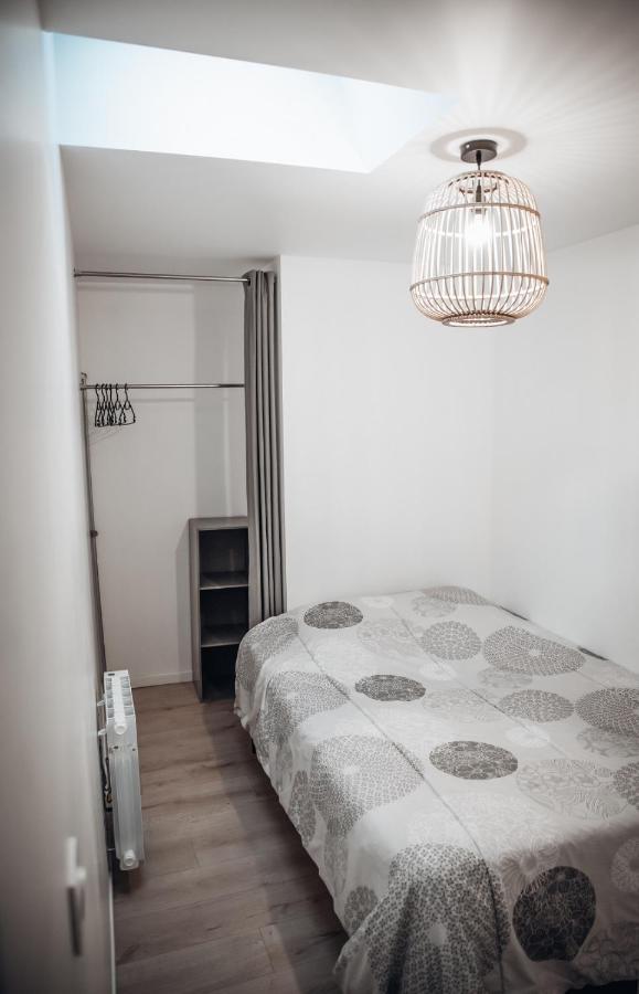 Superbe Appartement Avec Terrasse Au Calme Ernee Exterior photo