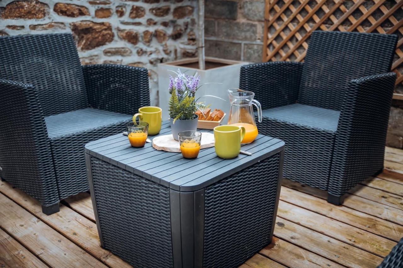 Superbe Appartement Avec Terrasse Au Calme Ernee Exterior photo