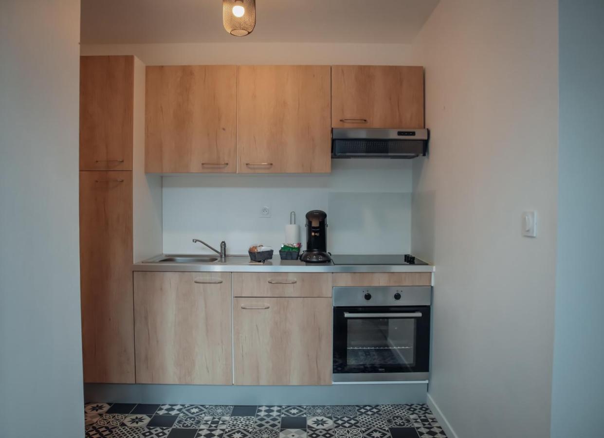 Superbe Appartement Avec Terrasse Au Calme Ernee Exterior photo