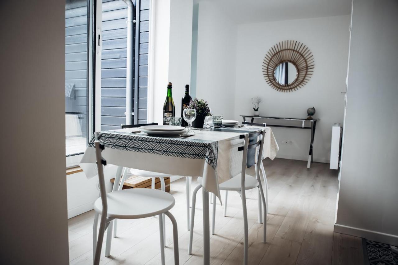 Superbe Appartement Avec Terrasse Au Calme Ernee Exterior photo