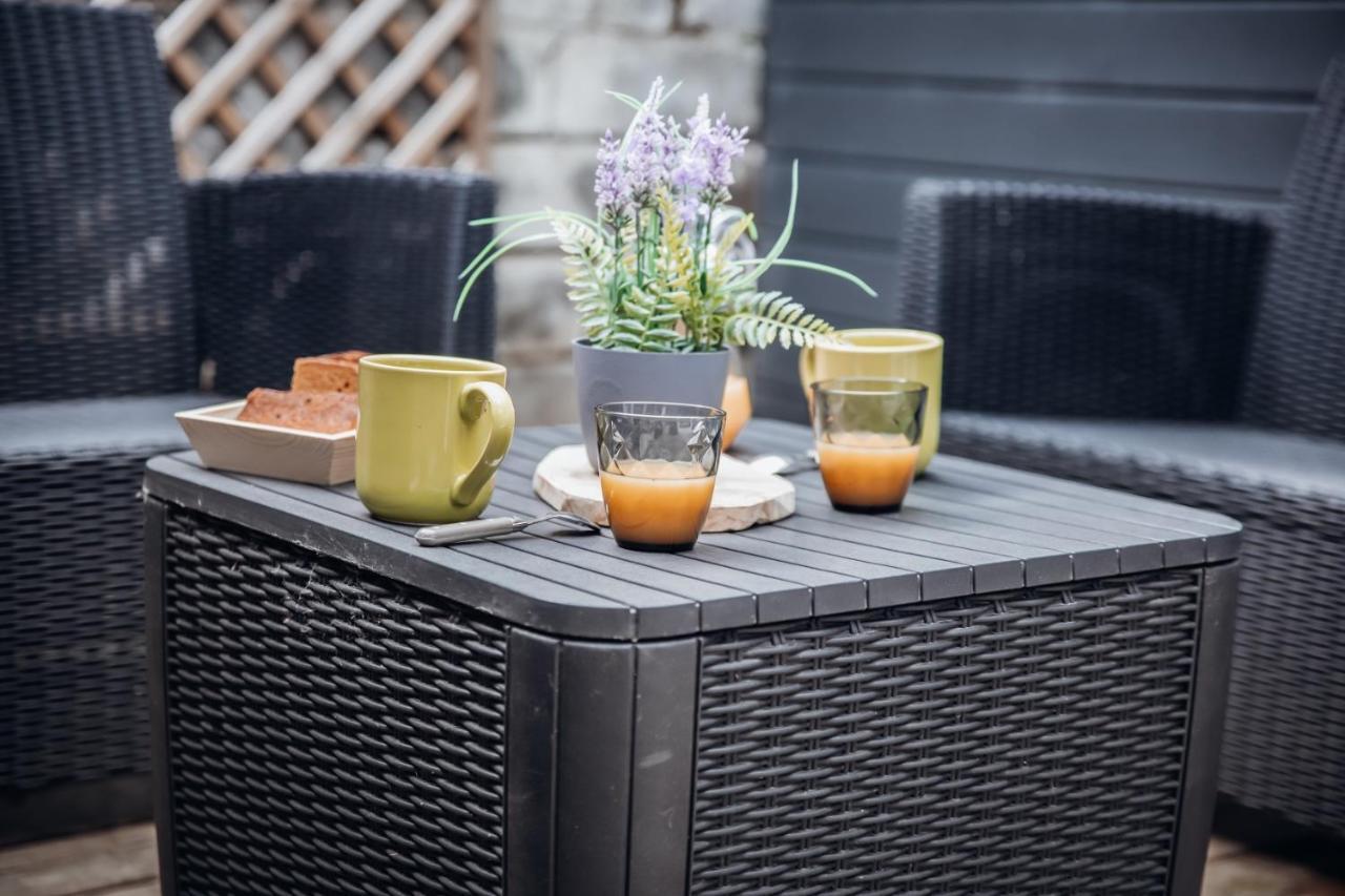 Superbe Appartement Avec Terrasse Au Calme Ernee Exterior photo
