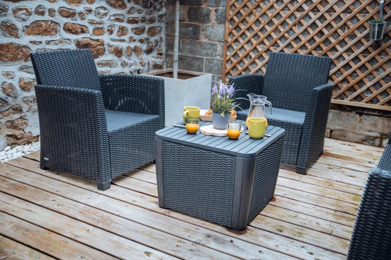 Superbe Appartement Avec Terrasse Au Calme Ernee Exterior photo