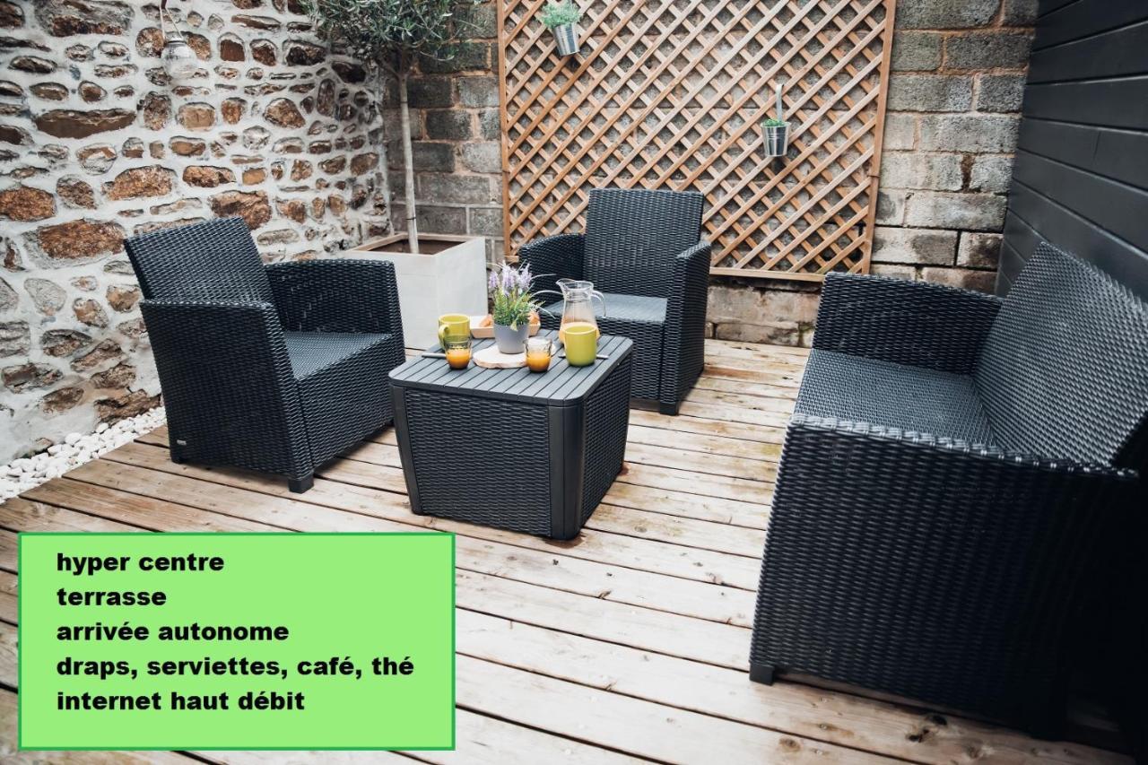 Superbe Appartement Avec Terrasse Au Calme Ernee Exterior photo